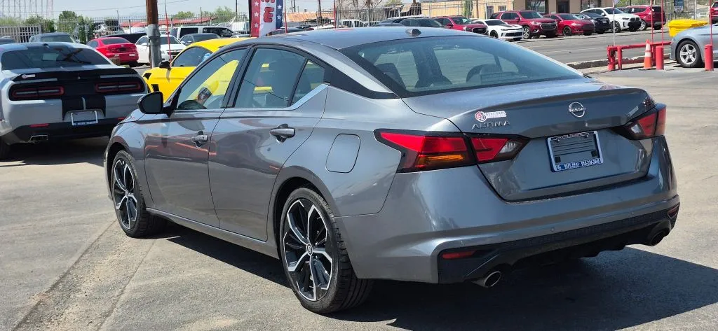 Nissan Altima photo 4