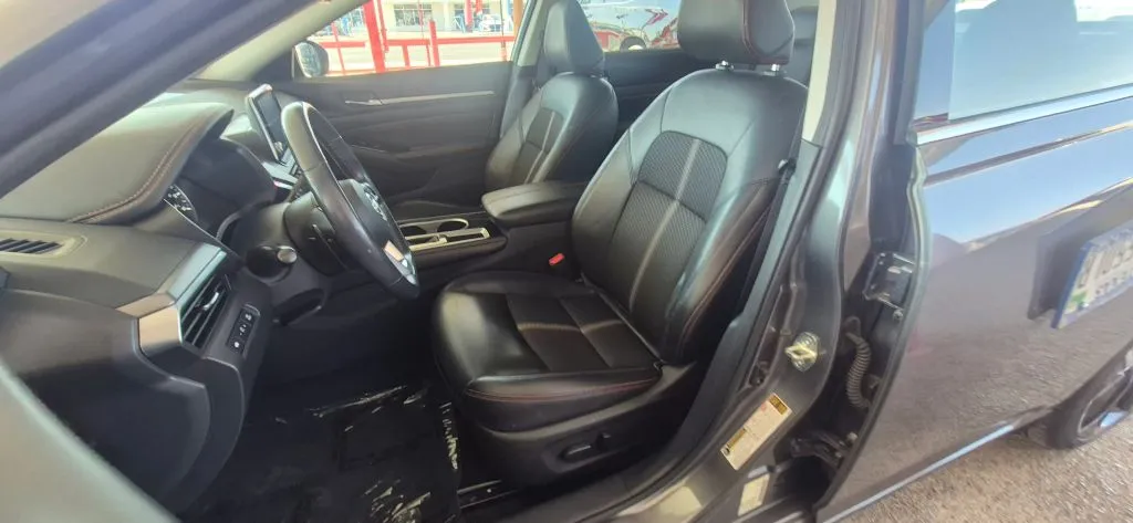 Nissan Altima photo 11