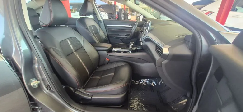 Nissan Altima photo 14