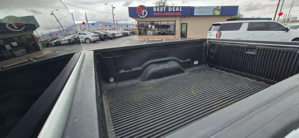 Chevrolet Silverado photo 16