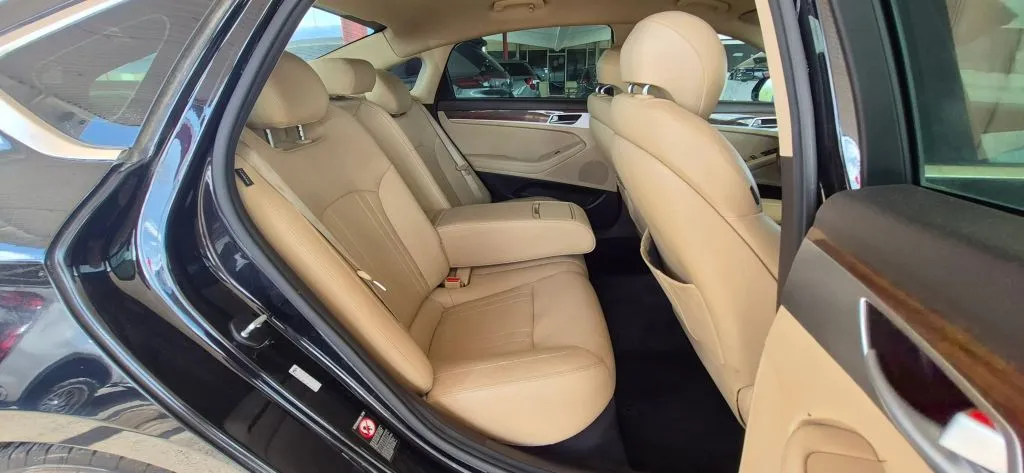 Hyundai Genesis photo 13