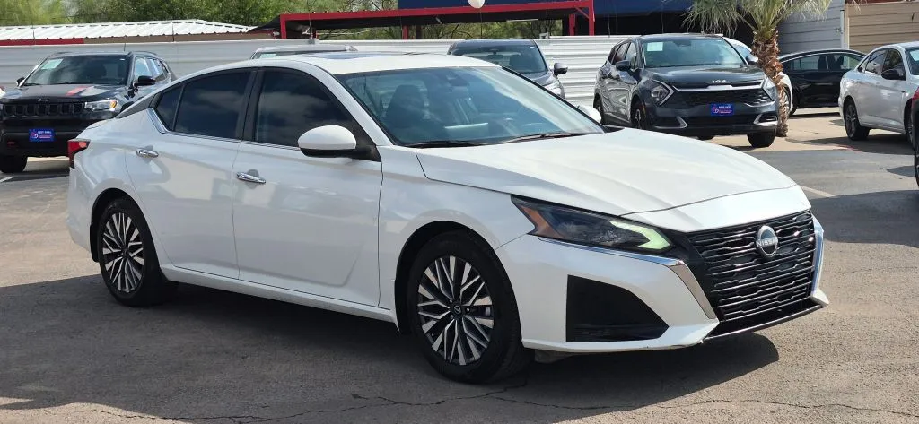 Nissan Altima photo 8