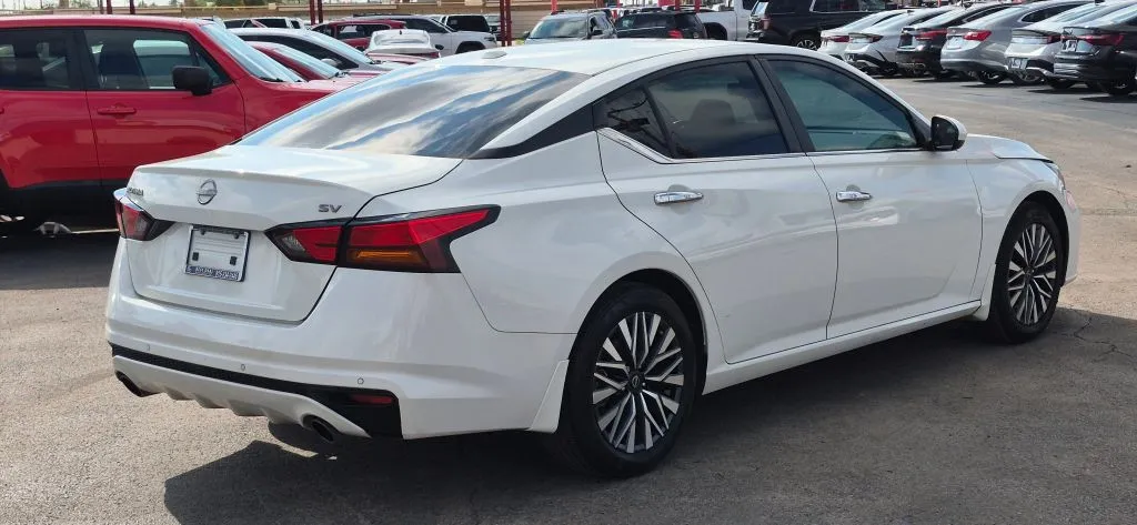 Nissan Altima photo 6
