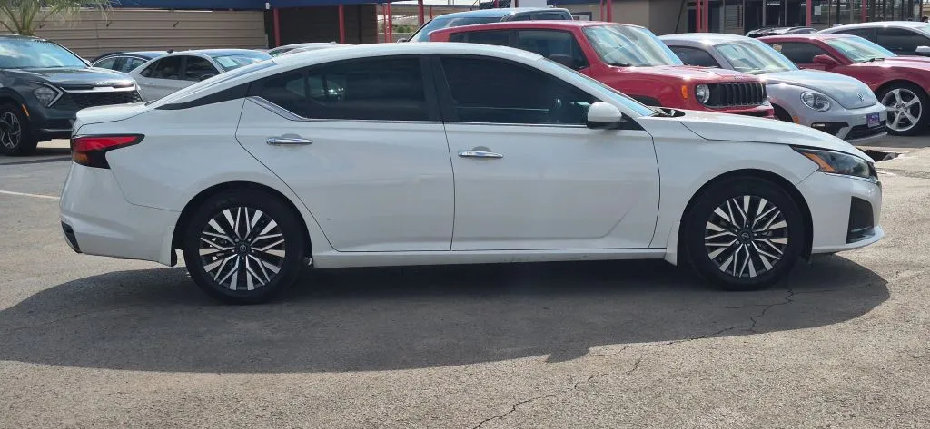 Nissan Altima photo 7