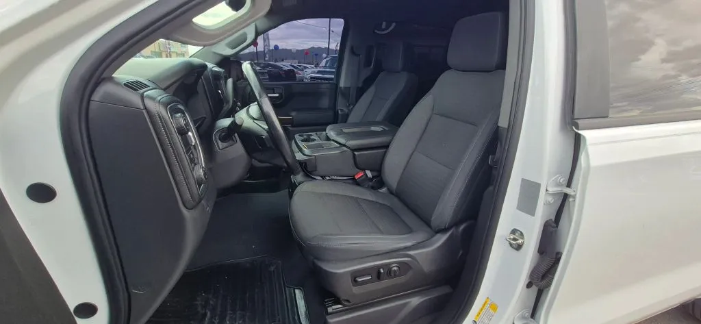Chevrolet Silverado photo 11