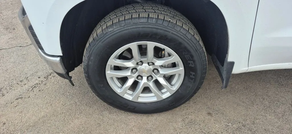 Chevrolet Silverado photo 16