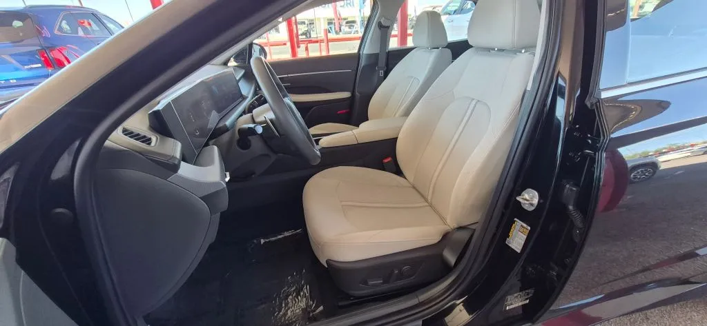 Hyundai Sonata photo 11