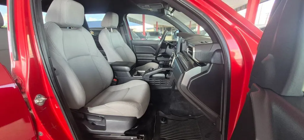 Toyota Tacoma photo 14