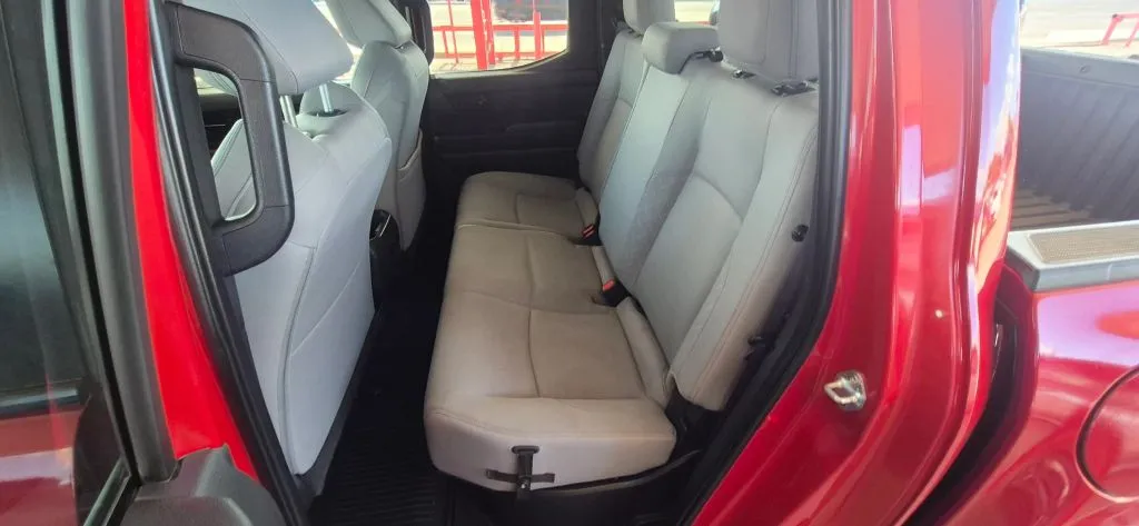 Toyota Tacoma photo 12