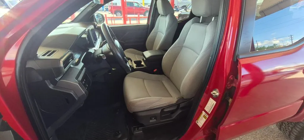 Toyota Tacoma photo 11