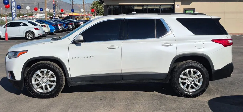 Chevrolet Traverse photo 3