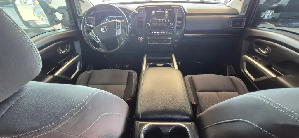 Nissan Titan photo 15