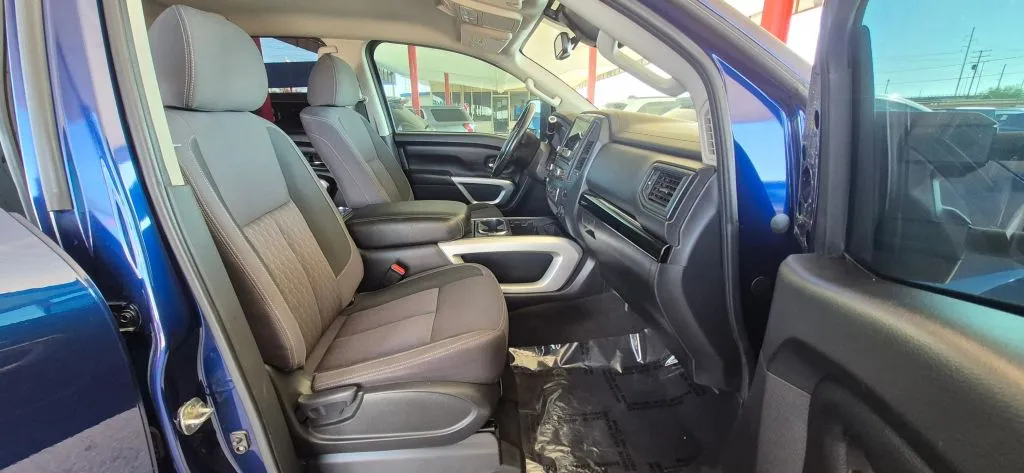 Nissan Titan photo 14
