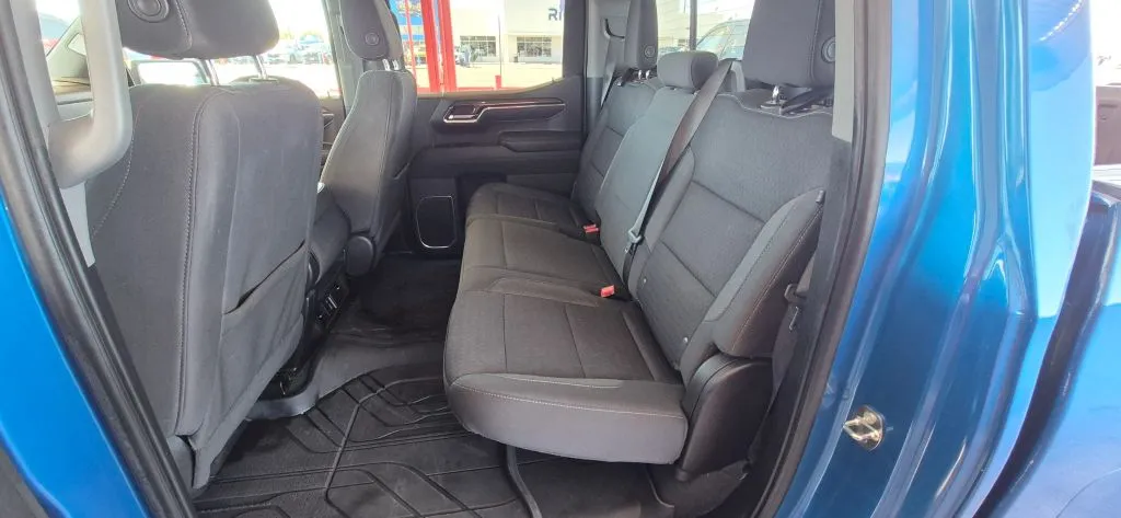 Chevrolet Silverado photo 11
