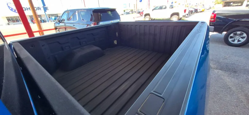 Chevrolet Silverado photo 17