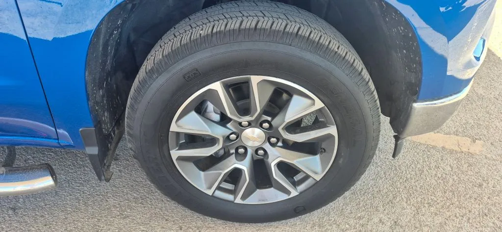 Chevrolet Silverado photo 16