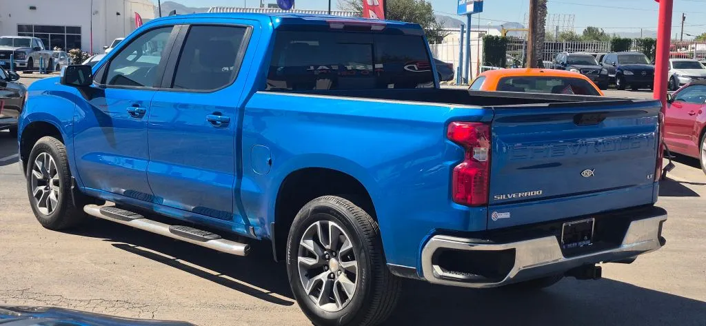 Chevrolet Silverado photo 3
