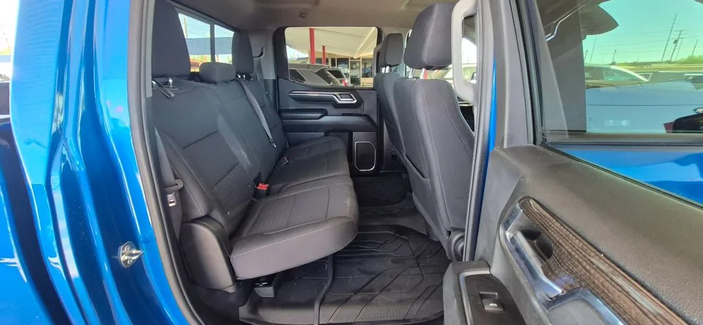 Chevrolet Silverado photo 12