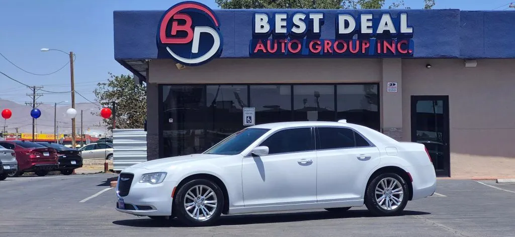 2019 Chrysler 300  Touring L Sedan 4D