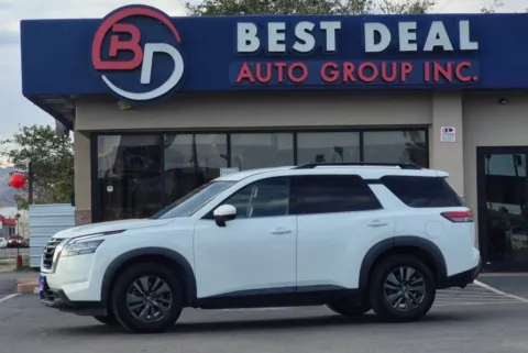 White 2022 Nissan Pathfinder SV Sport Utility 4D for sale in El Paso, TX