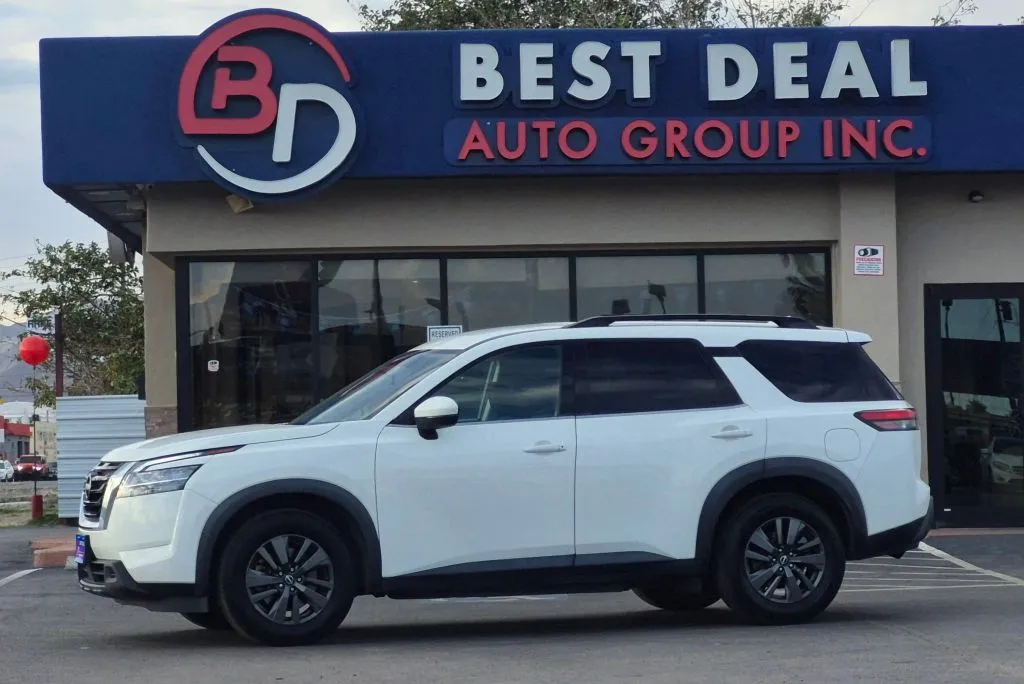 White 2022 Nissan Pathfinder SV Sport Utility 4D for sale in El Paso, TX