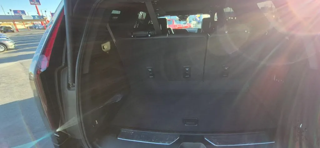 2023 Cadillac Escalade Sport - Photo 17