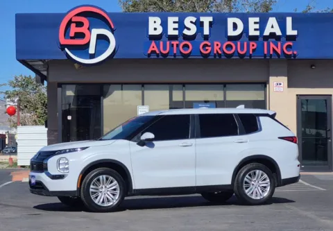 White 2022 Mitsubishi Outlander ES Sport Utility 4D for sale in El Paso, TX