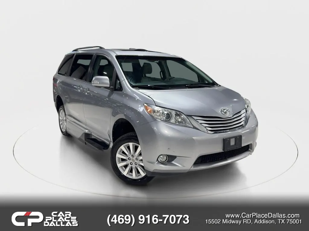 2013 Toyota Sienna Limited V6 7-Passenger's photo