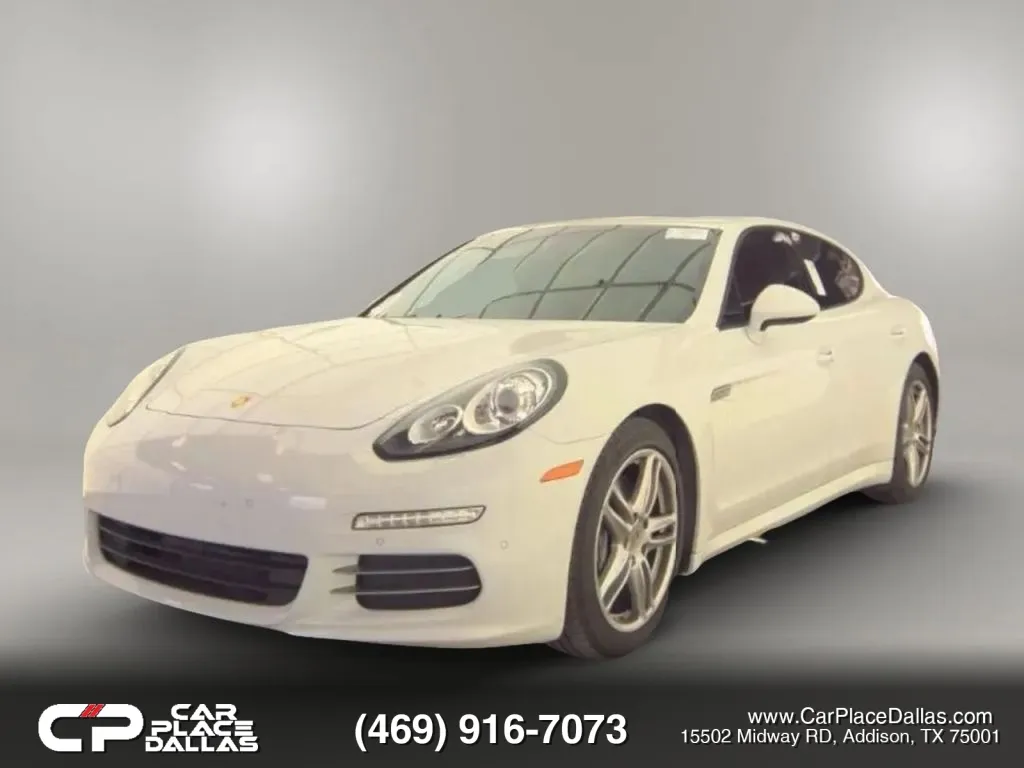 2015 Porsche Panamera 4's photo