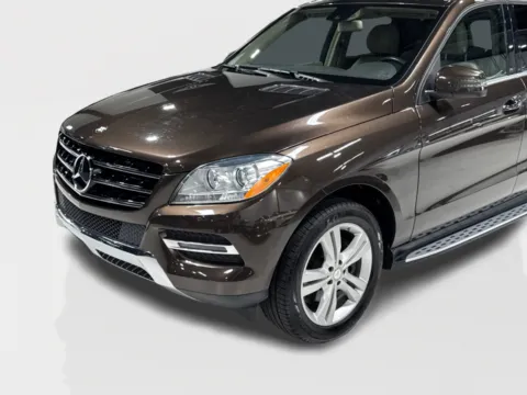 Another view of 2013 Mercedes-Benz M-Class ML 350 PREM 1 PKG,NAV,LEATHER,KEYLESS-GO,CAM,HTD F/R STS,20IN WHLS,PWR LIFTGATE,MEMORY STS,SIRIUSXM for sale in Addison, TX at Car Place Dallas