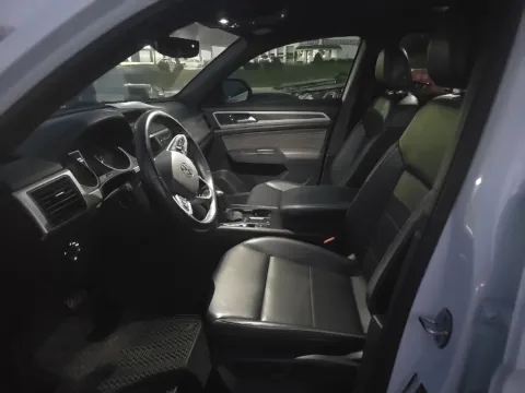 More photos of 2021 Volkswagen Atlas Cross Sport 3.6L V6 SE w/Technology at MAG Auto - Munsterman Automotive Group, MO