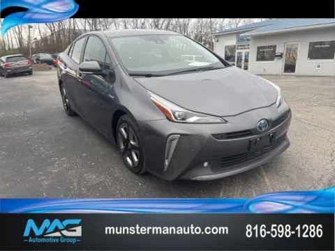 Green 2022 Toyota Prius LE for sale in Blue Springs, MO