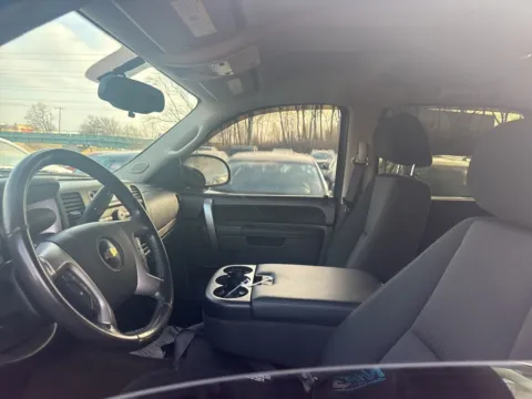 More photos of 2011 Chevrolet Silverado 1500 LT at MAG Auto - Munsterman Automotive Group, MO