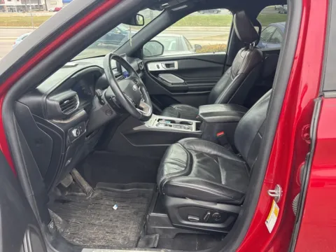 More photos of 2020 Ford Explorer Platinum at MAG Auto - Munsterman Automotive Group, MO