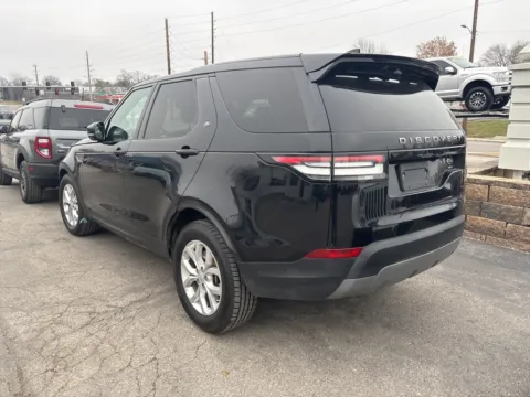 Another view of 2020 Land Rover Discovery SE for sale in Blue Springs, MO at MAG Auto - Munsterman Automotive Group