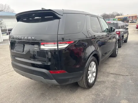 More photos of 2020 Land Rover Discovery SE at MAG Auto - Munsterman Automotive Group, MO