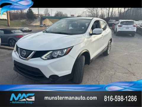 White 2019 Nissan Rogue Sport S for sale in Blue Springs, MO