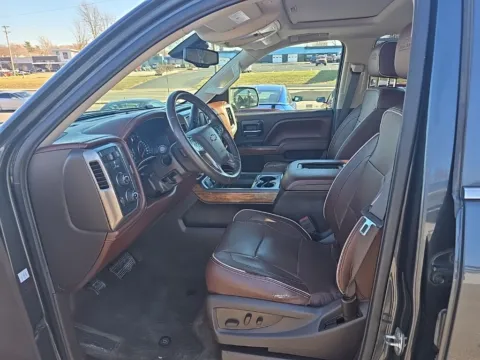 More photos of 2017 Chevrolet Silverado 1500 High Country at MAG Auto - Munsterman Automotive Group, MO