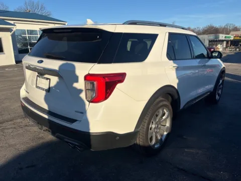 More photos of 2020 Ford Explorer Platinum at MAG Auto - Munsterman Automotive Group, MO