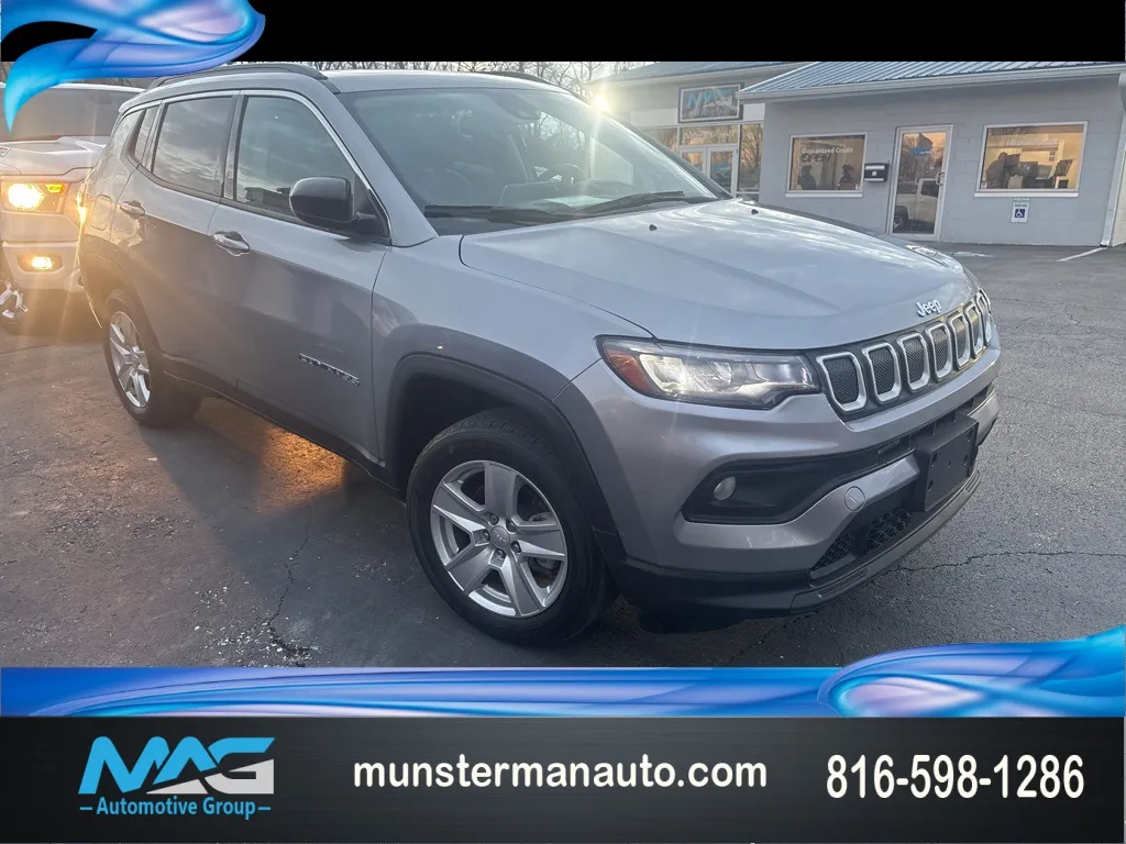 Silver 2022 Jeep Compass Latitude for sale in Blue Springs, MO