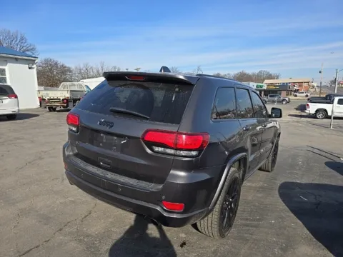 More photos of 2019 Jeep Grand Cherokee Altitude at MAG Auto - Munsterman Automotive Group, MO