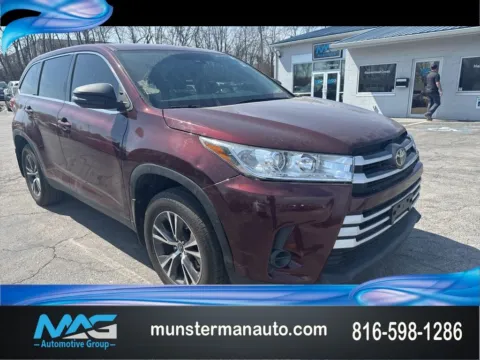 Red 2019 Toyota Highlander LE for sale in Blue Springs, MO