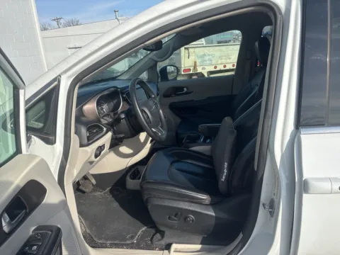 More photos of 2020 Chrysler Voyager LXI at MAG Auto - Munsterman Automotive Group, MO