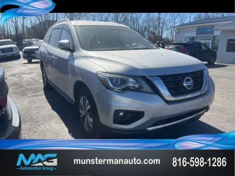 Silver 2020 Nissan Pathfinder SV for sale in Blue Springs, MO