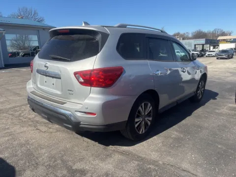 More photos of 2020 Nissan Pathfinder SV at MAG Auto - Munsterman Automotive Group, MO
