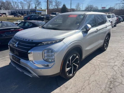 Photos of 2022 Mitsubishi Outlander SE Launch Edition for sale in Blue Springs, MO at MAG Auto - Munsterman Automotive Group
