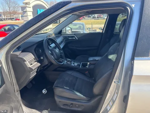 More photos of 2022 Mitsubishi Outlander SE Launch Edition at MAG Auto - Munsterman Automotive Group, MO