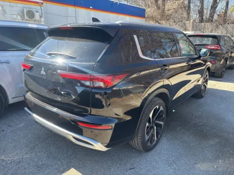 More photos of 2022 Mitsubishi Outlander SEL at MAG Auto - Munsterman Automotive Group, MO