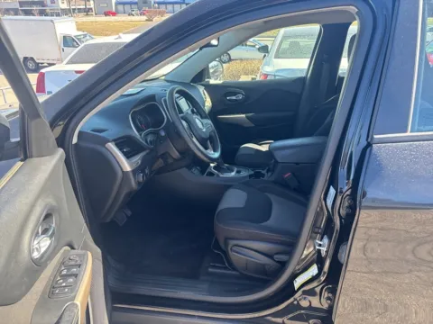 More photos of 2017 Jeep Cherokee Sport at MAG Auto - Munsterman Automotive Group, MO