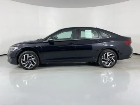 More photos of 2022 Volkswagen Jetta 1.5T SEL at MAG Auto - Munsterman Automotive Group, MO